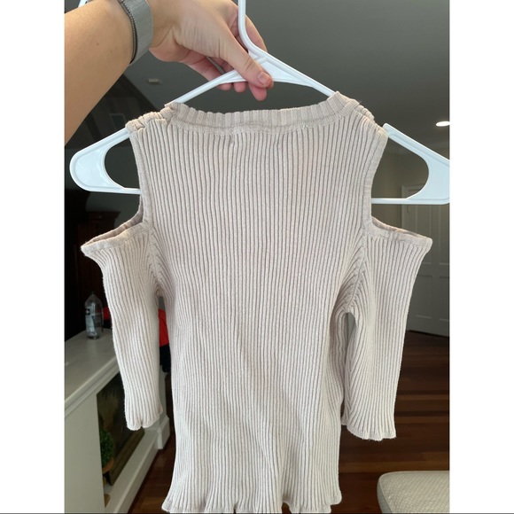 Forever 21 Cold Shoulder Cropped Shirt $30 - Picture 6 of 7